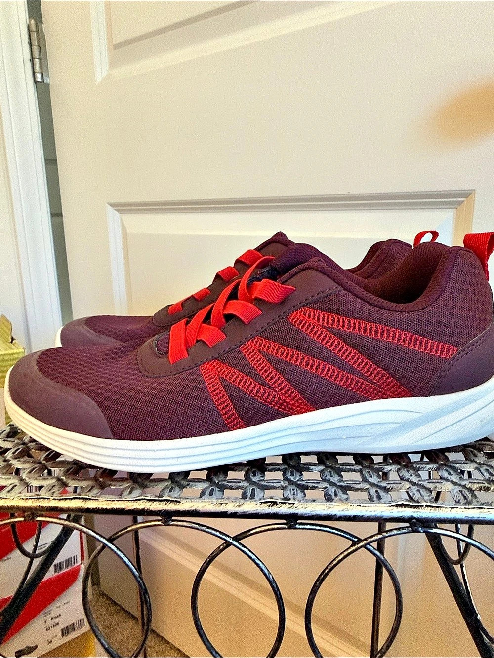Vionic Women's Sneakers in wine & Red Like New